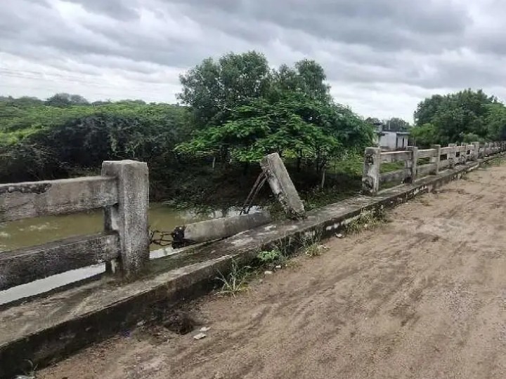 ప్రమాదకరంగా మారిన ఖాజాపూర్ వంతెన
