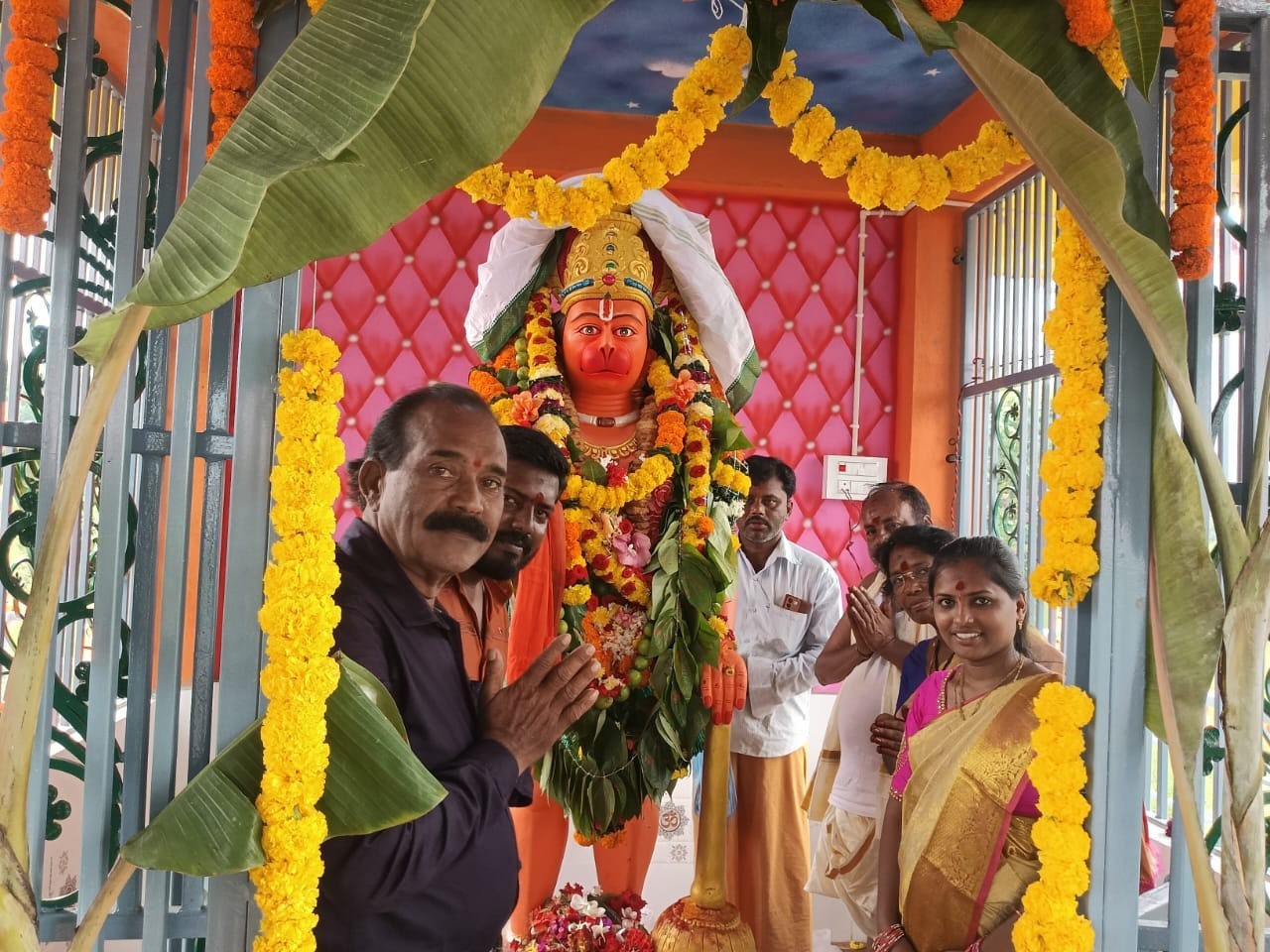 వైభవంగా అభయ ఆంజనేయ స్వామి ఆలయం ప్రారంభం