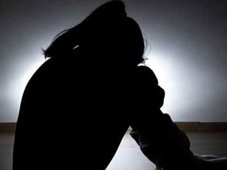 యువతిని మోసగించిన ఇద్దరిపై కేసు