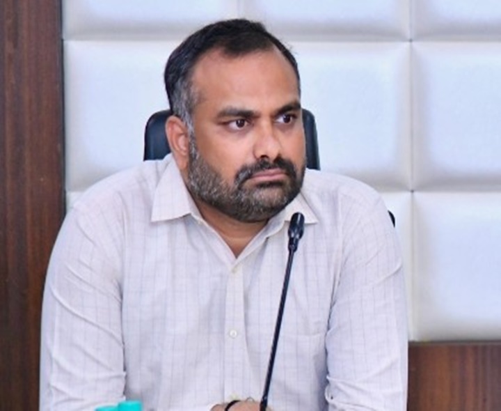 ‘ఓటర్ స్లిప్ ఇవ్వకపోతే క్రిమినల్ కేసులు పెడతాం’