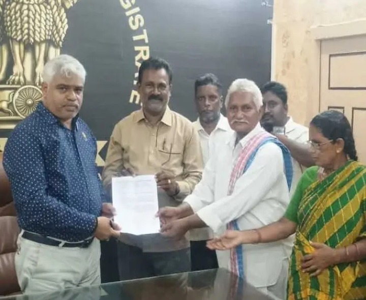 VRAలకు పే స్కేల్ జీతాలు చెల్లించాలి: CITU
