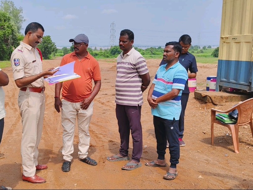 నకిలీ DDను గుర్తించిన ఇంటెలిజెన్స్ అధికారులు