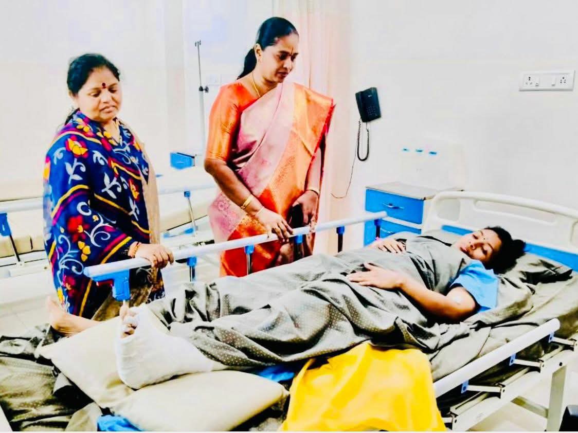 విజయశ్రీని పరామర్శించిన మాజీ మేయర్