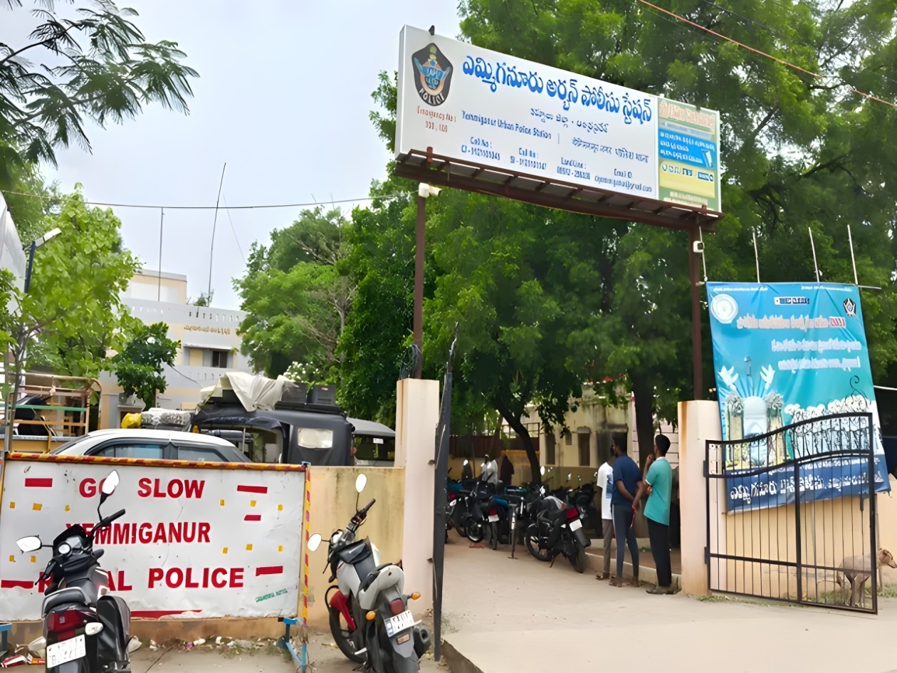 ముగతిపేటలో.. భారీ చోరీ