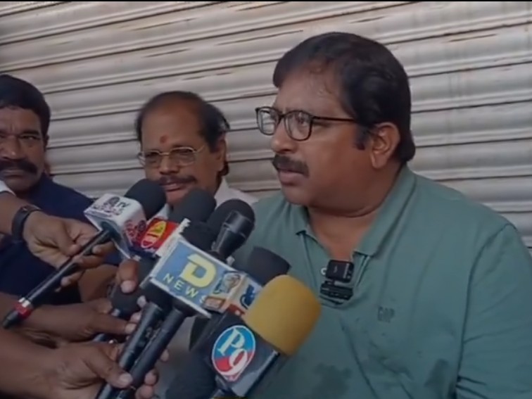 గాంధీ పార్కులో అభివృద్ధి పనులను పరిశీలించిన ఎమ్మెల్యే