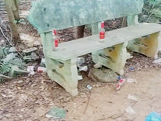 మందుబాబులకు అడ్డాగా మారిన పల్లె ప్రకృతి వనం