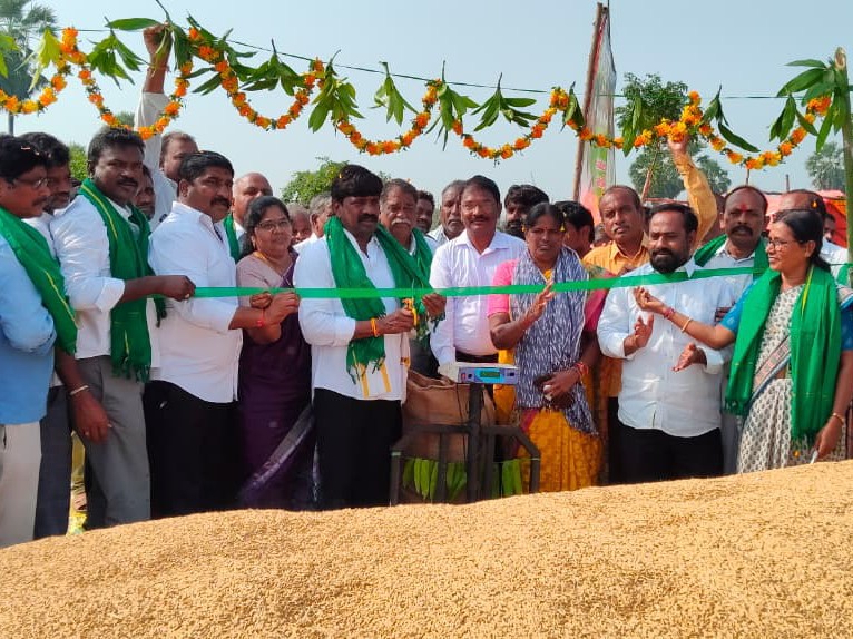 పండించిన ప్రతి గింజను కొంటాం: ఎమ్మెల్యే