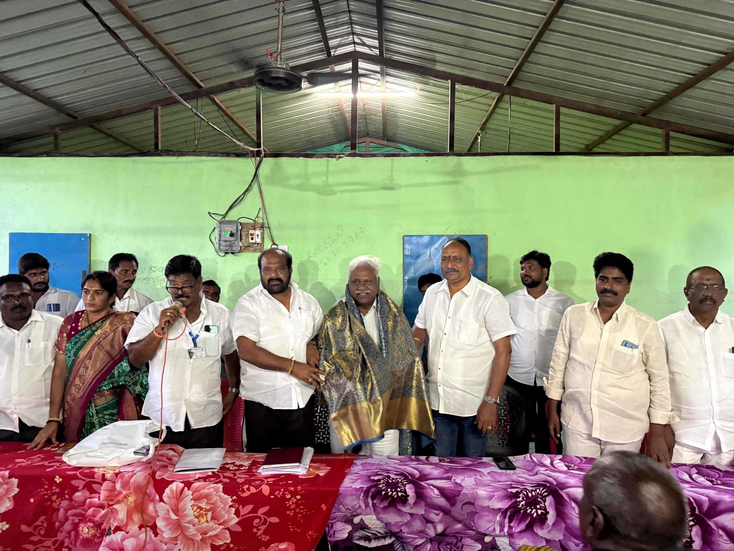 గాలేటి లక్ష్మణరావుకి శుభాకాంక్షలు తెలియజేసిన తన్నీరు