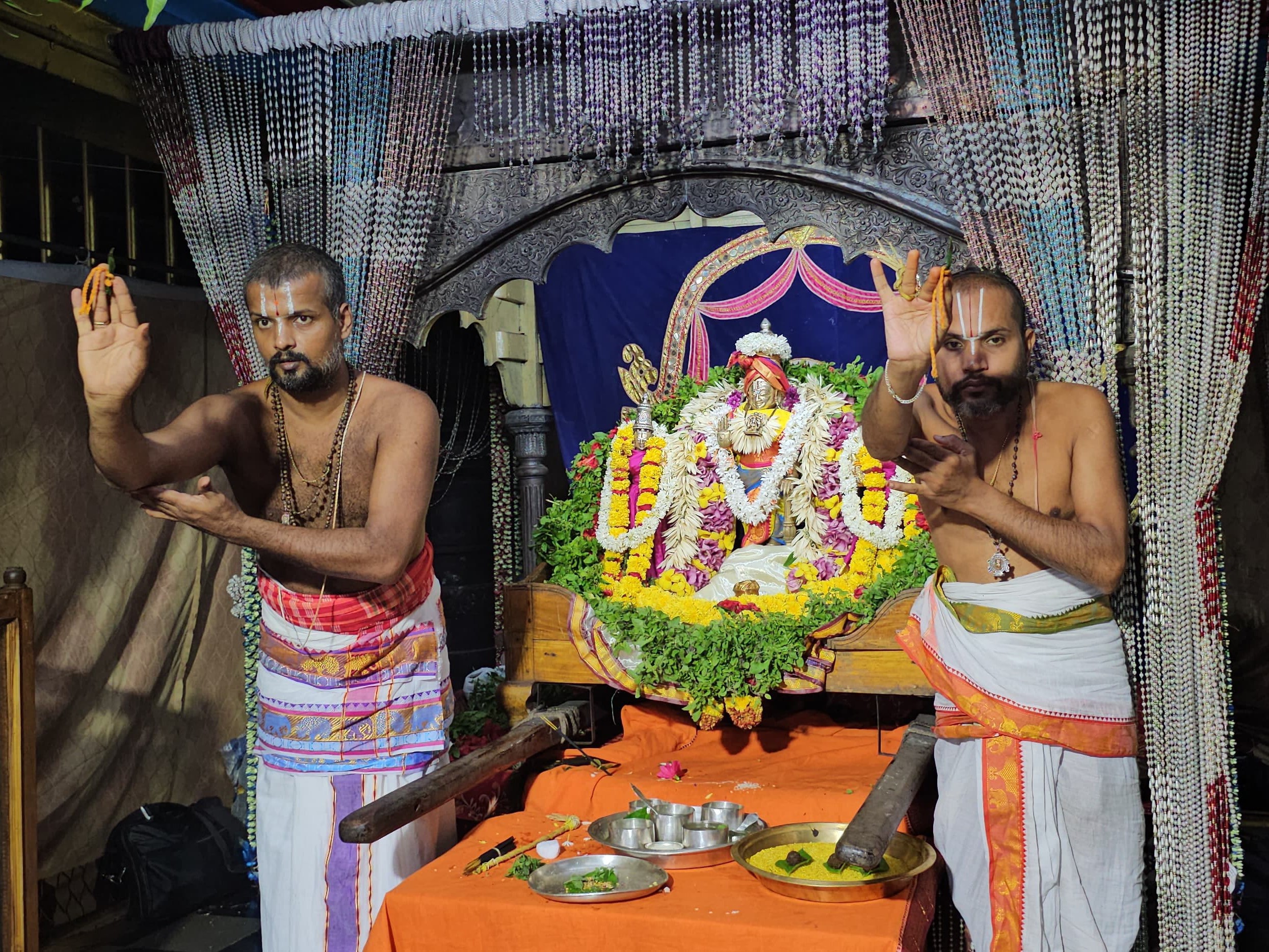 సింహాచలంలో వైభవంగా స్వామివారి నిత్య కల్యాణం