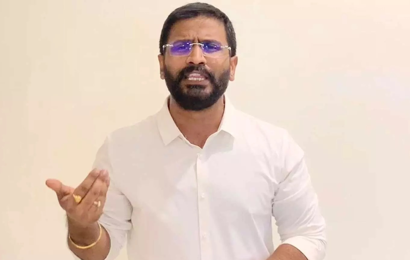 శ్రీకాంత్ అయ్యంగార్‌పై చర్యలు తీసుకోవాలి: MLC