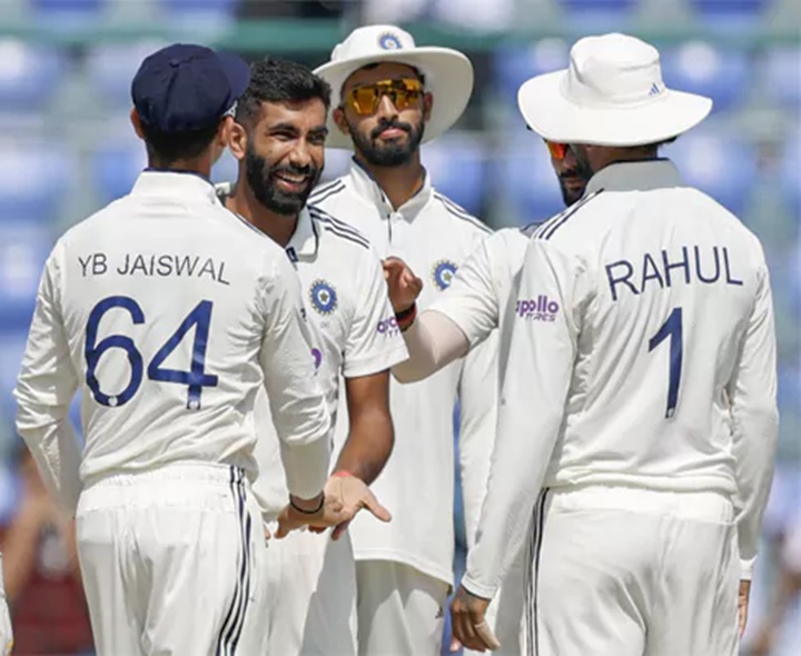 విండీస్‌ ఆలౌట్‌.. భారత్‌కు భారీ ఆధిక్యం