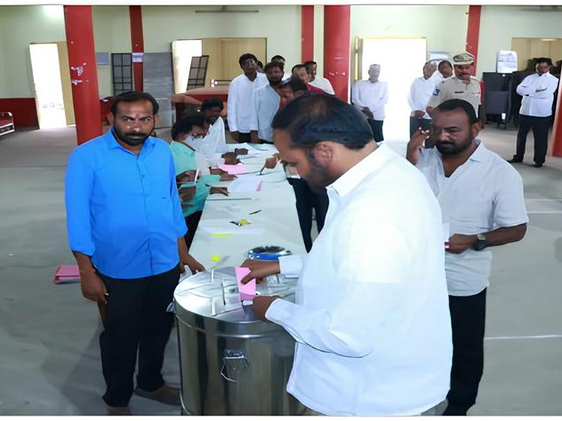 పెద్దపల్లి క్లబ్ ఎన్నికలకు ఎమ్మెల్యే హాజరు