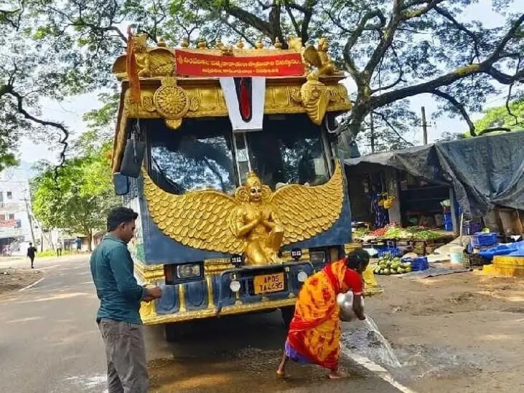అడ్డతీగలలో సత్యన్నారాయణ స్వామి ప్రచార రథం