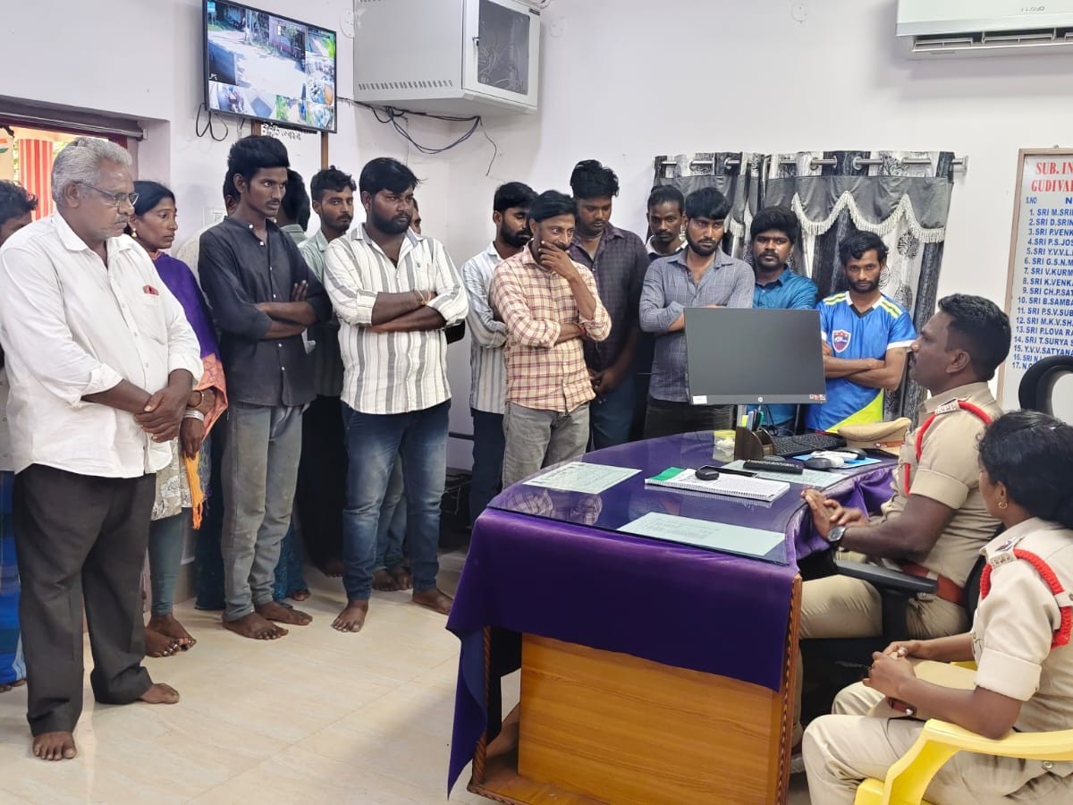 రౌడీ షీటర్లకు కౌన్సిలింగ్ ఇచ్చిన ఎస్సై