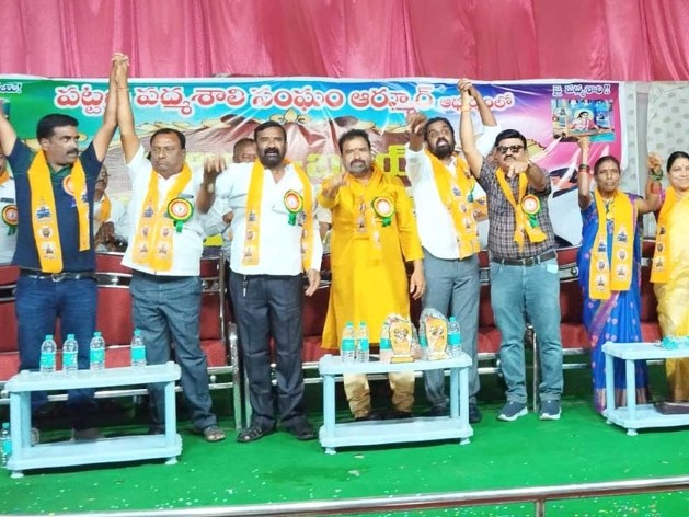 ‘పద్మశాలీలు ఐక్యంగా ముందుకు సాగాలి’