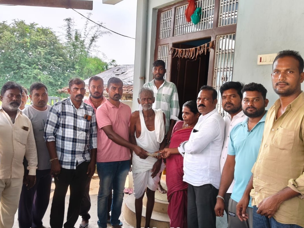 ఆర్థిక సహాయం అందజేత