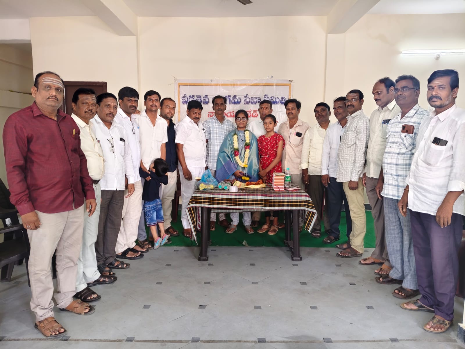 నిరుపేద విద్యార్థినికి అభినందన ఆర్థిక సహాయం
