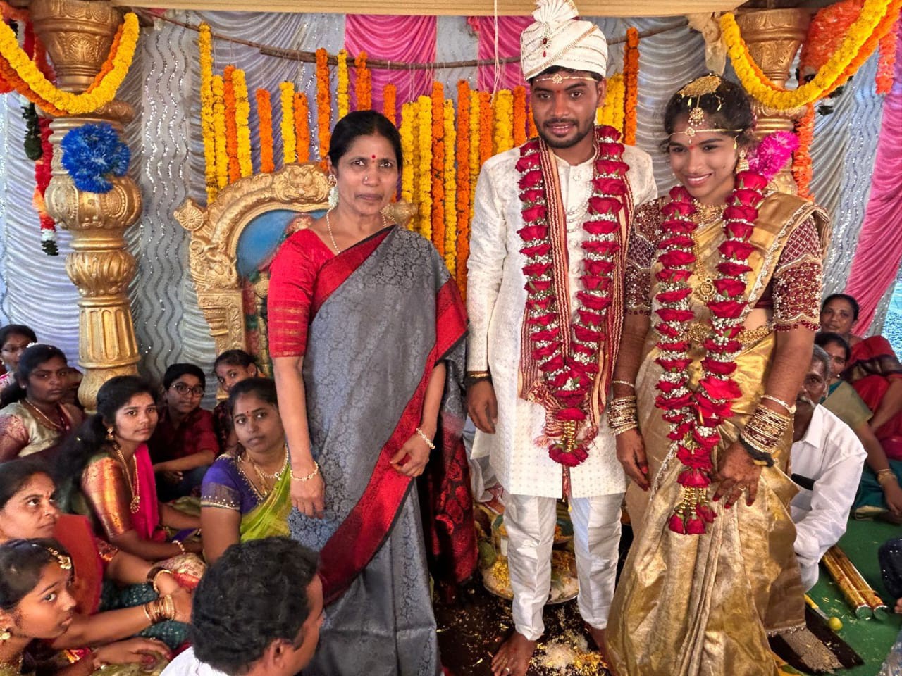 సంజామల మండలంలో పర్యటించిన బీసీ ఇందిరమ్మ