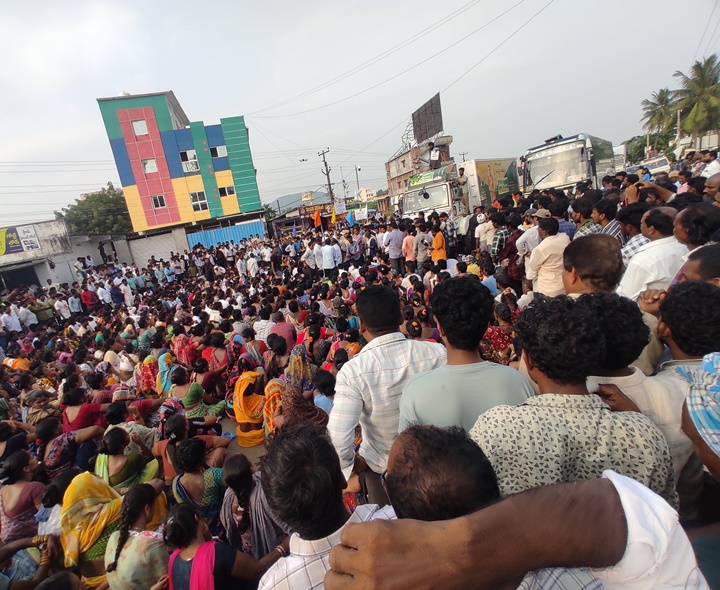 మత్స్యకారుల ఆందోళన.. భారీ ట్రాఫిక్