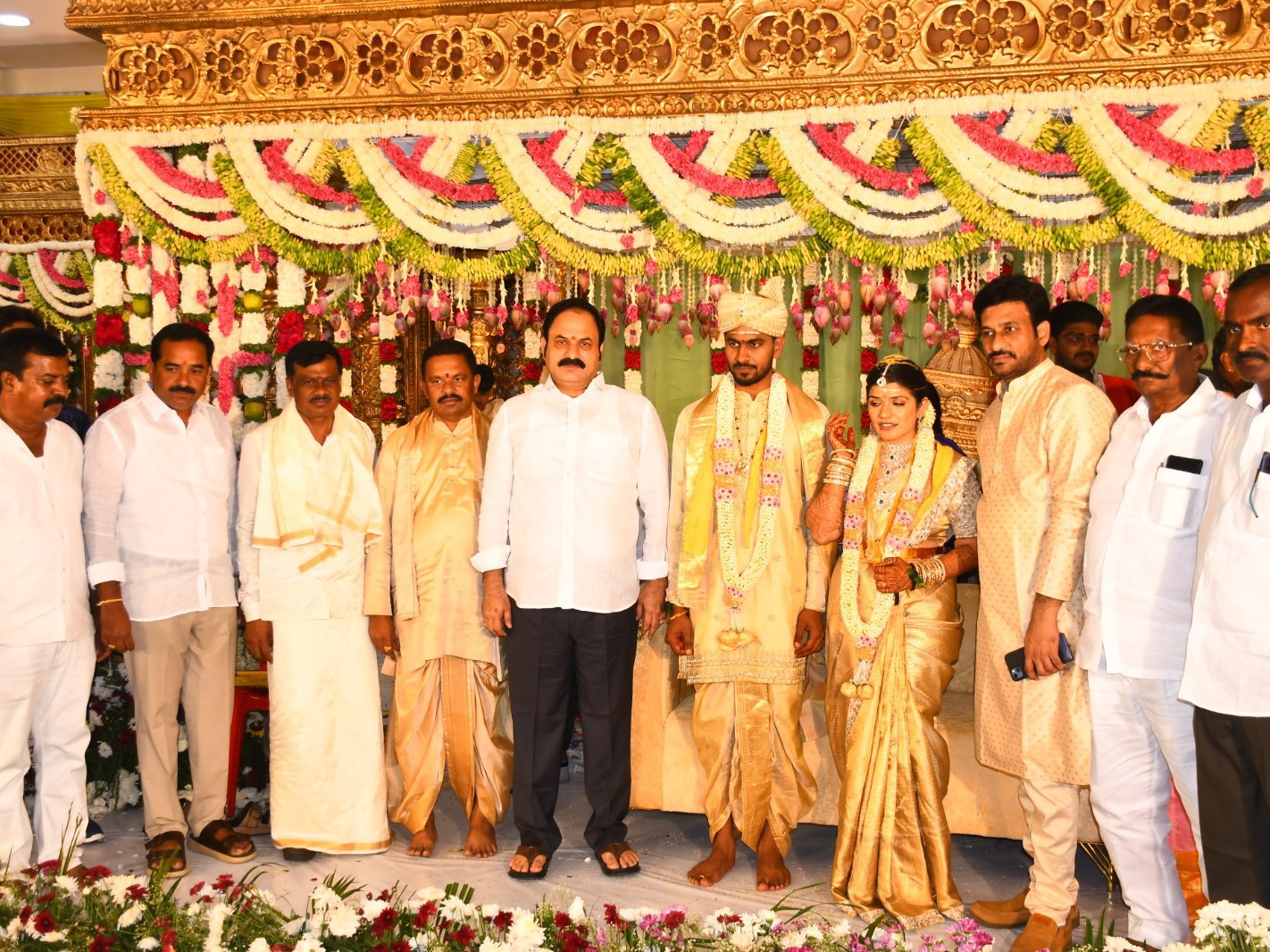 వివాహ వేడుకల్లో పాల్గొన్న మాజీ ఎమ్మెల్యే కాటసాని