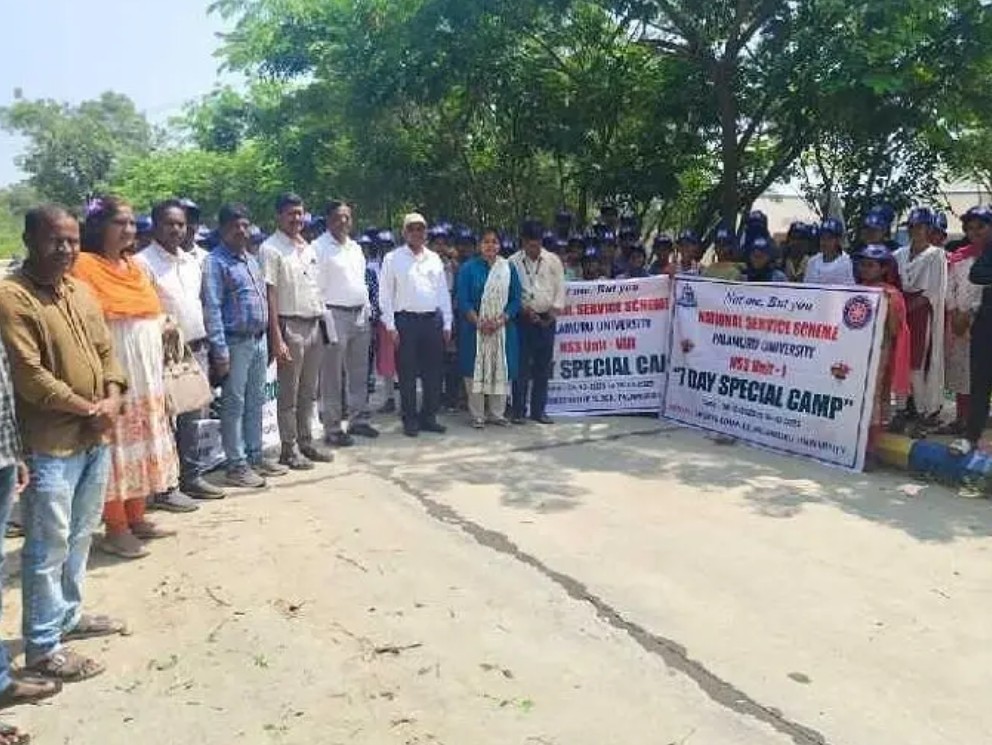 NSS వాలంటీర్స్‌ను అభినందించిన PU ఉపకులపతి