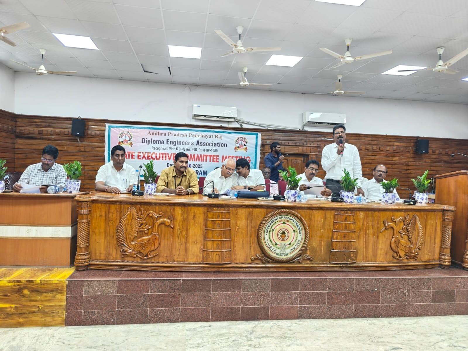 ‘ఇంజినీర్ల సమస్యల పరిష్కారమే లక్ష్యం’