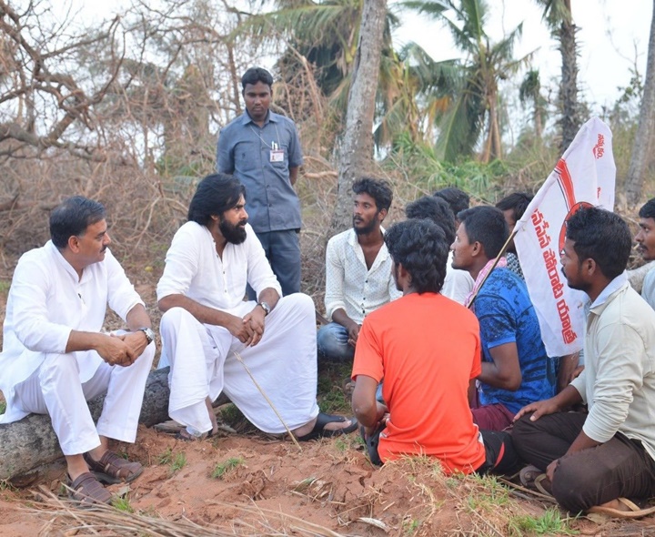 పథకాలు కాదు.. పాతికేళ్ల భవిష్యత్ కోరారు: పవన్