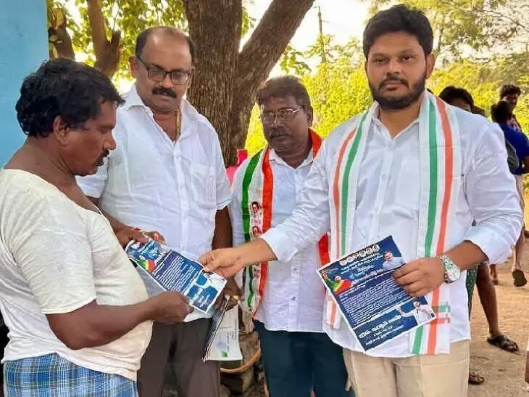 ప్రజల స్వరం వినిపించనీయడం లేదు : ఇర్ఫాన్ భాష