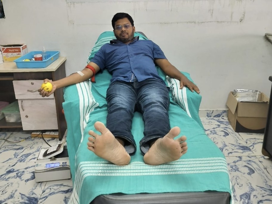 రక్తదానంతో చిన్నారి ప్రాణం కాపాడిన వ్యక్తి