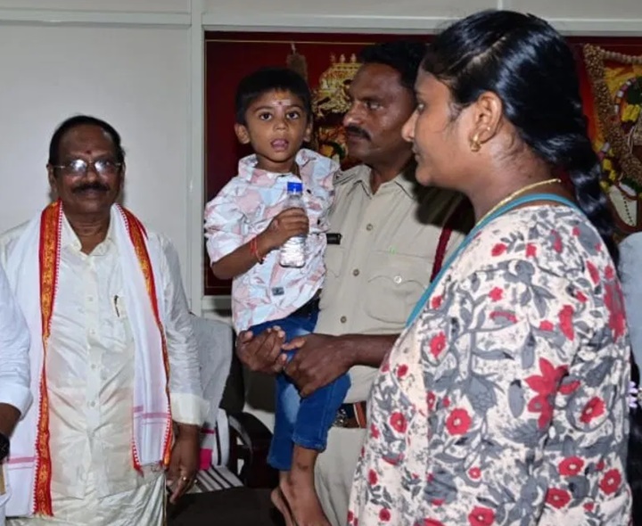 ఇంద్రకీలాద్రిపై బాలుడి కిడ్నాప్.. కాపాడిన ASI