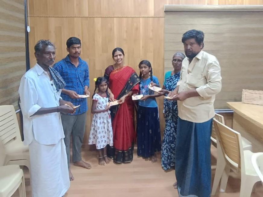 క్యాన్సర్ బాధితులకు బీసీ ఇందిరమ్మ ఆర్థిక సహాయం