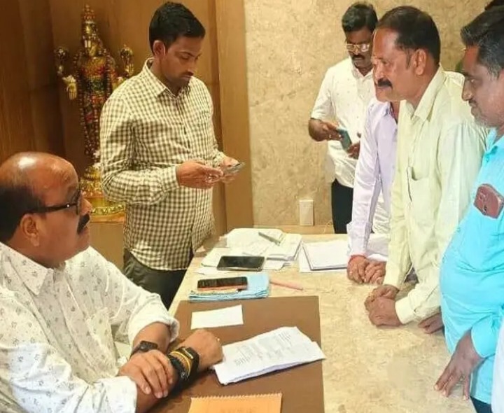 ప్రజల నుంచి వినతులు స్వీకరించిన మంత్రి అచ్చెన్నాయుడు