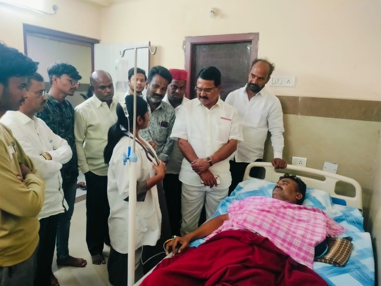 పొన్నకల్ మహమూద్‌ను పరామర్శించిన మాజీ మంత్రి