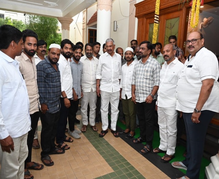 నియోజకవర్గ రాజకీయ అంశాలపై చర్చ