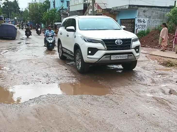 కడపలో అధ్వానంగా రోడ్లు