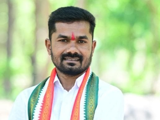 రేపు కాంగ్రెస్ నాయకులతో సమావేశం