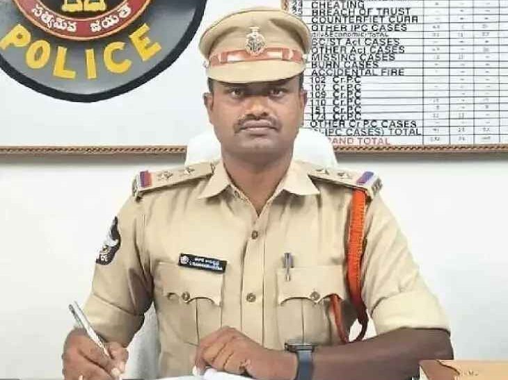 బాణాసంచా నిల్వ చేసిన వారిపై కఠిన చర్యలు: ఎస్సై