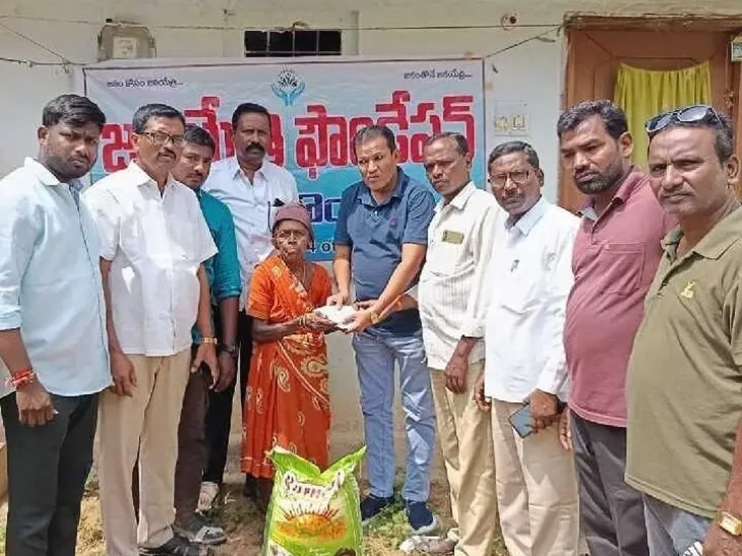 ప్రమాద బాధిత కుటుంబానికి చేయూత