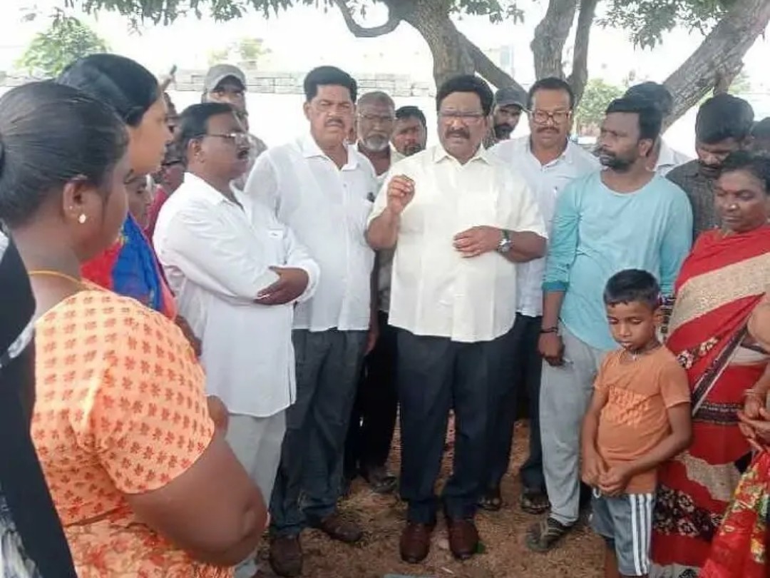 పేదోళ్ల జోలికి వస్తే సహించం: జూలకంటి