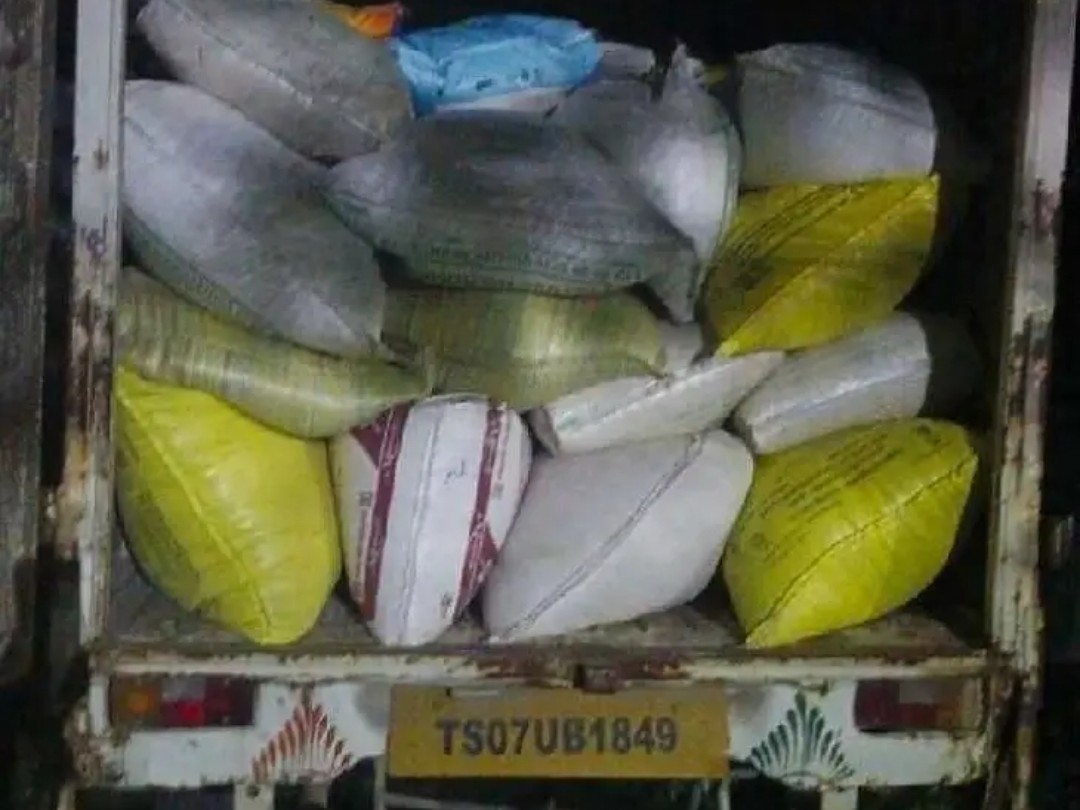 పీడీఎస్‌ బియ్యం తరలిస్తున్న వాహనం పట్టివేత