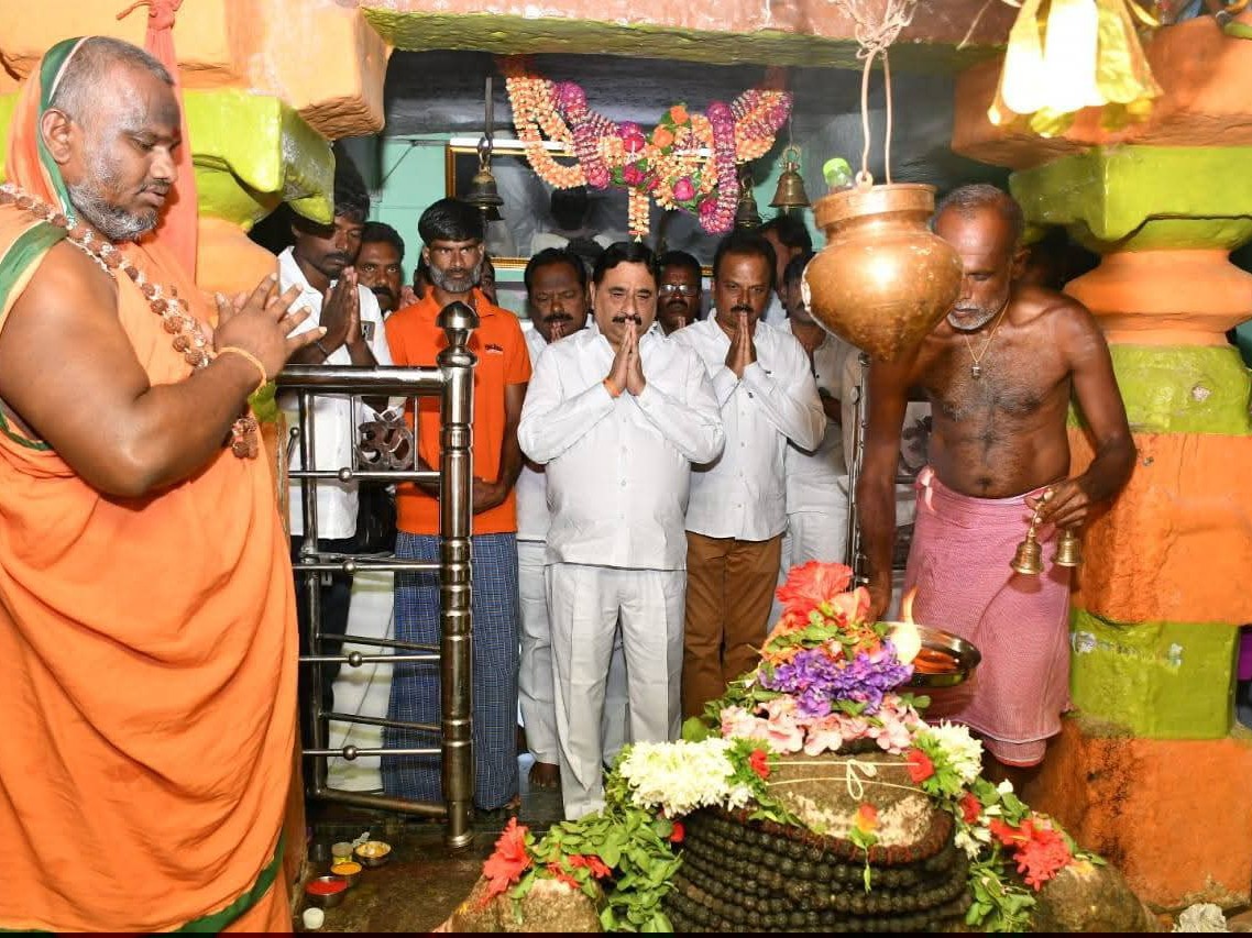ఆలయ అభివృద్ధికి కృషి చేస్తా: ఎమ్మెల్యే కాలవ