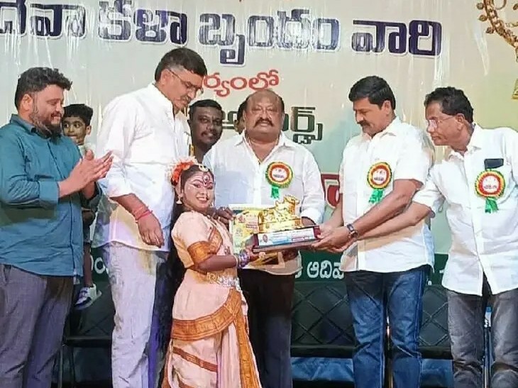 కళాభారతిలో విజయదశమి పురస్కారాల ప్రదానం