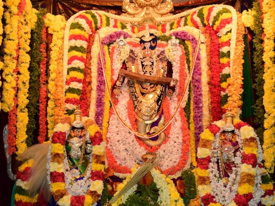 కదిరి నరసింహస్వామి ఆలయంలో నేడు సర్వదర్శనం