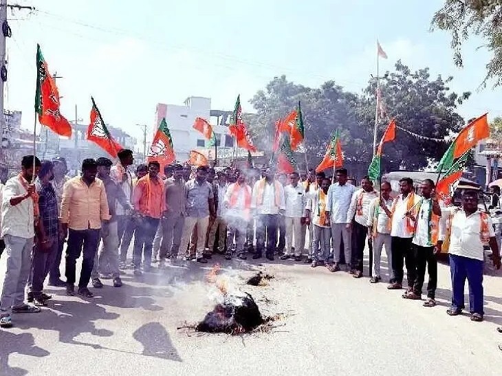 కథలాపూర్‌లో ప్రభుత్వ దిష్టిబొమ్మ దహనం