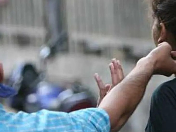 వృద్ధురాలి మెడలో బంగారు నగలు చోరీ