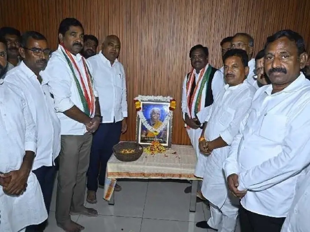 ఎమ్మెల్యే భూపతిరెడ్డిని పరామర్శించిన మంత్రి వివేక్