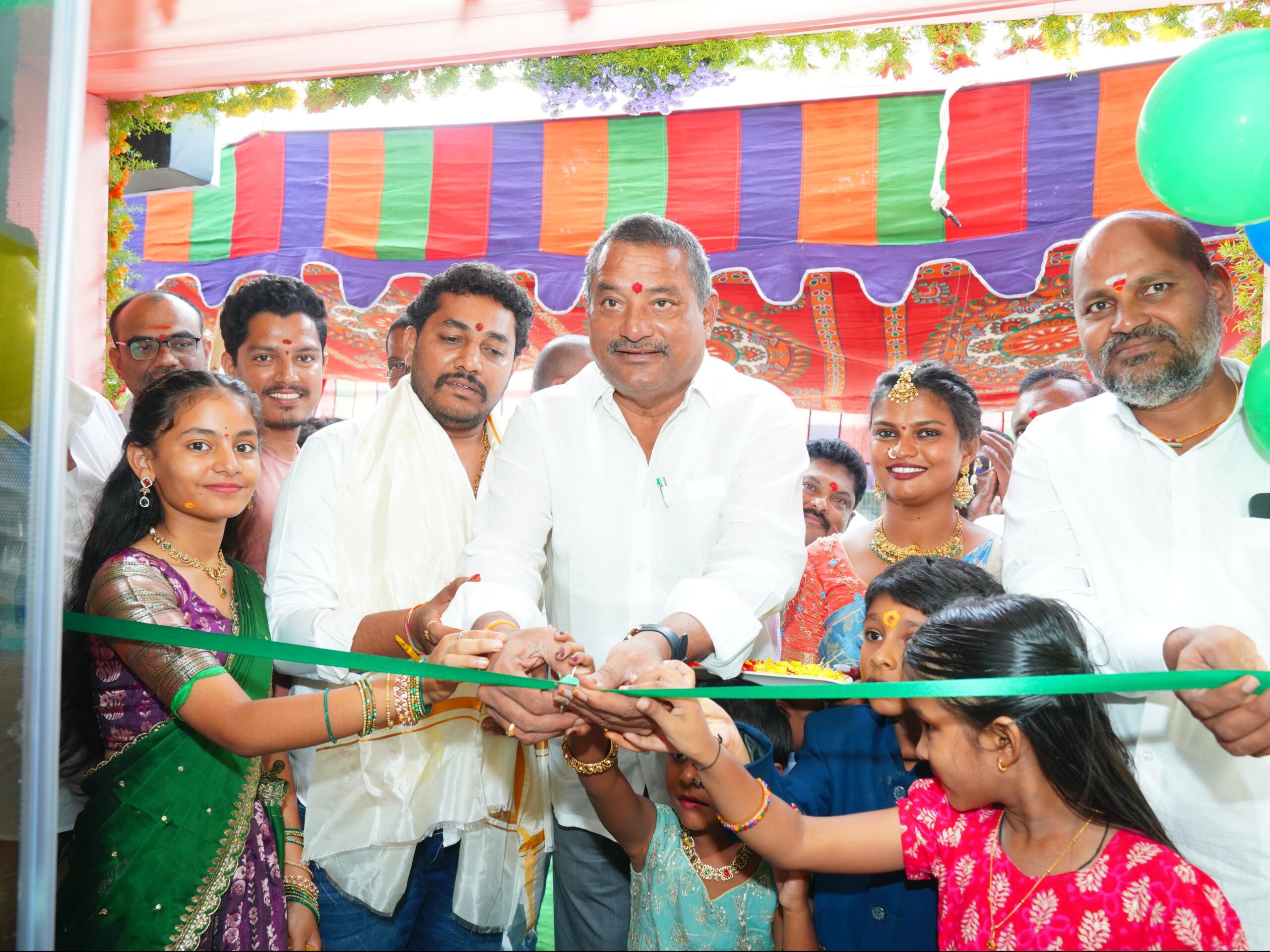 బ్యూటీ పార్లర్‌ ప్రారంభించిన ఎమ్మెల్యే