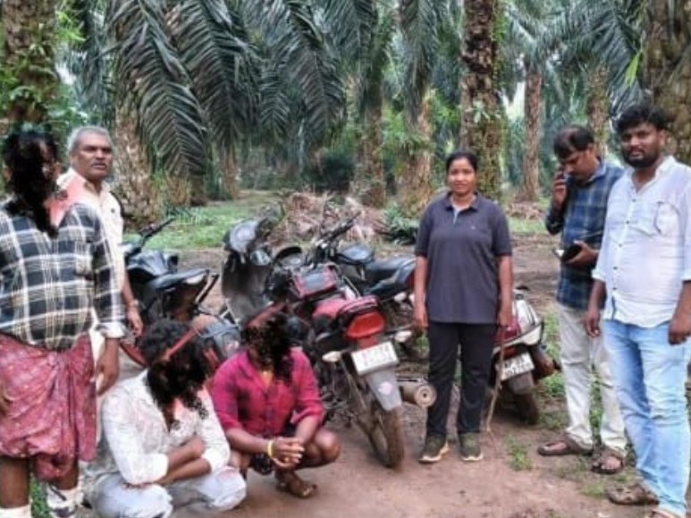 కోడిపందాల స్థావరంపై దాడి.. ముగ్గురు అరెస్ట్