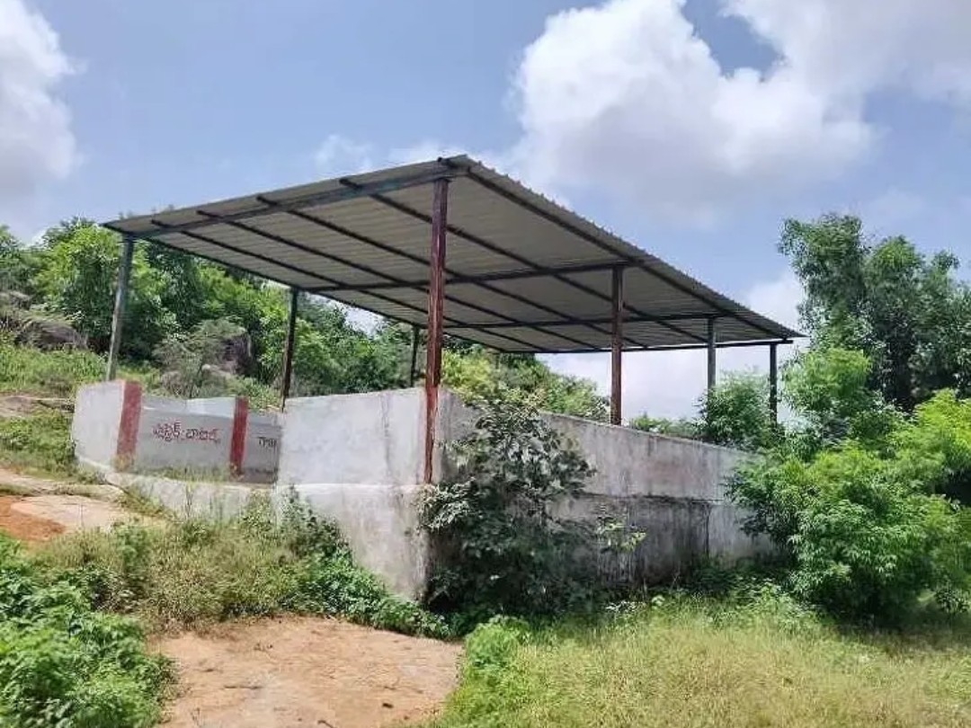 లక్షలు పోశారు.. ఏం లాభం..?