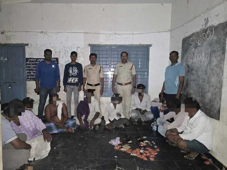 పేకాట శిబిరంపై దాడి.. 10 మంది అరెస్ట్